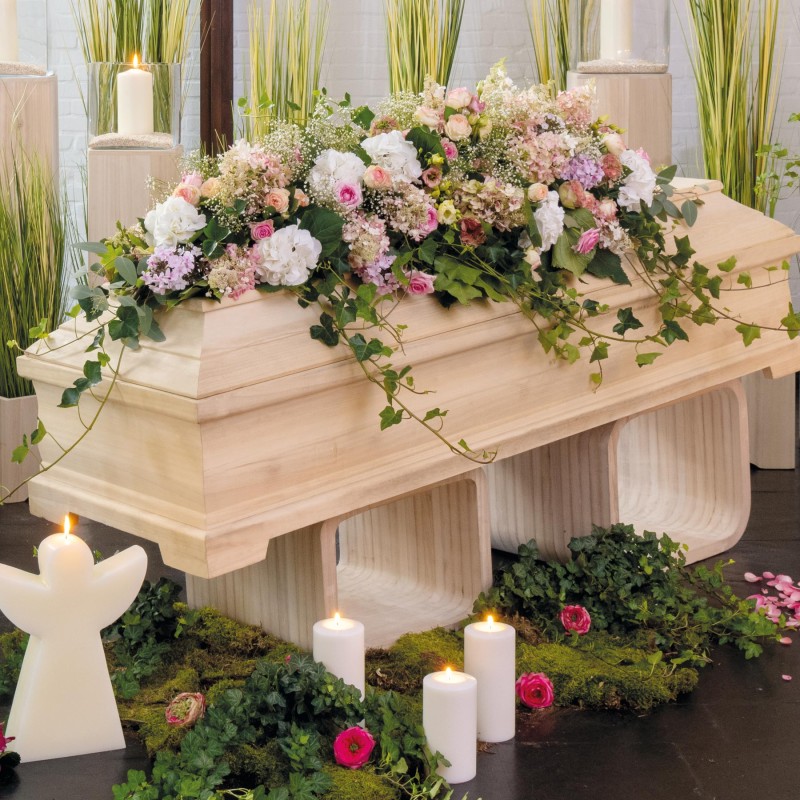 Catafalque en bois clair, 2 pièces